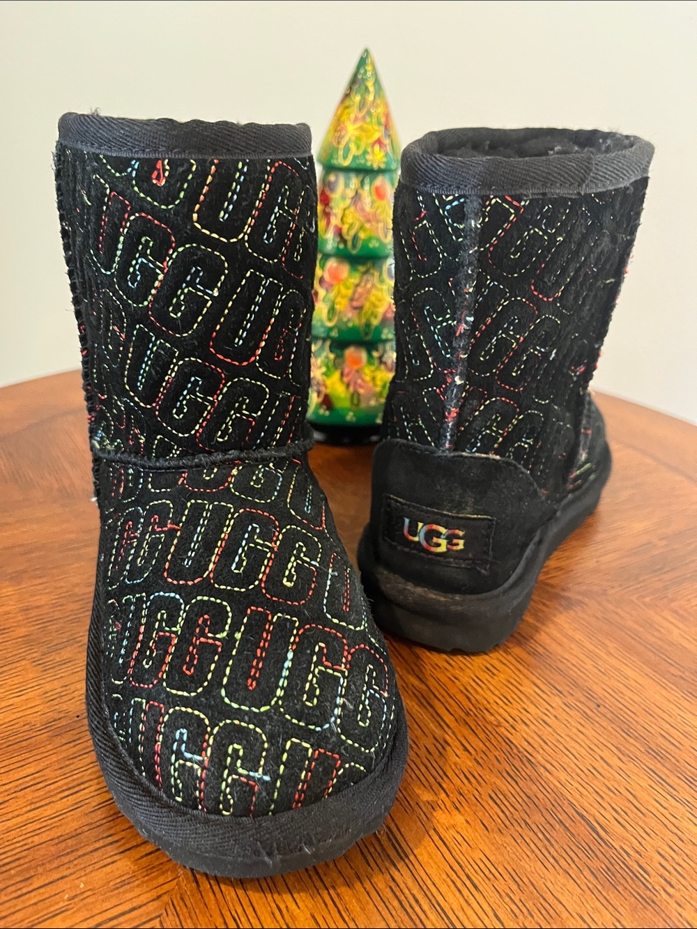 UGG Classic Girls Graphic Stitch Black/Rainbow Boots size 10